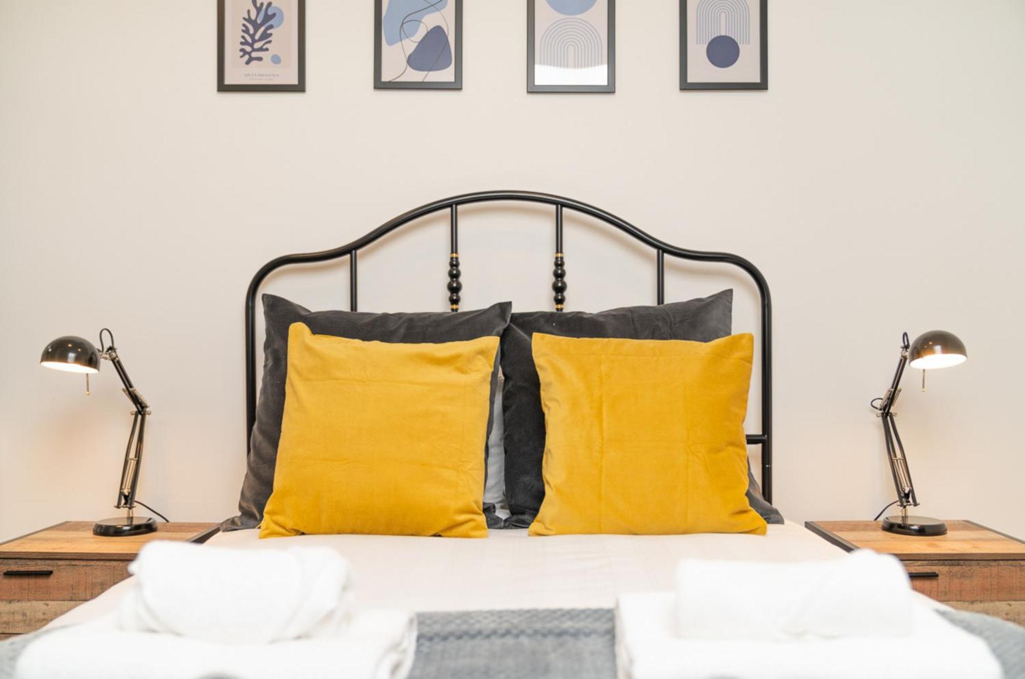 Two Bedroom Apartment At Buonomo Stays Short Lets & Serviced Accommodation ロンドン エクステリア 写真