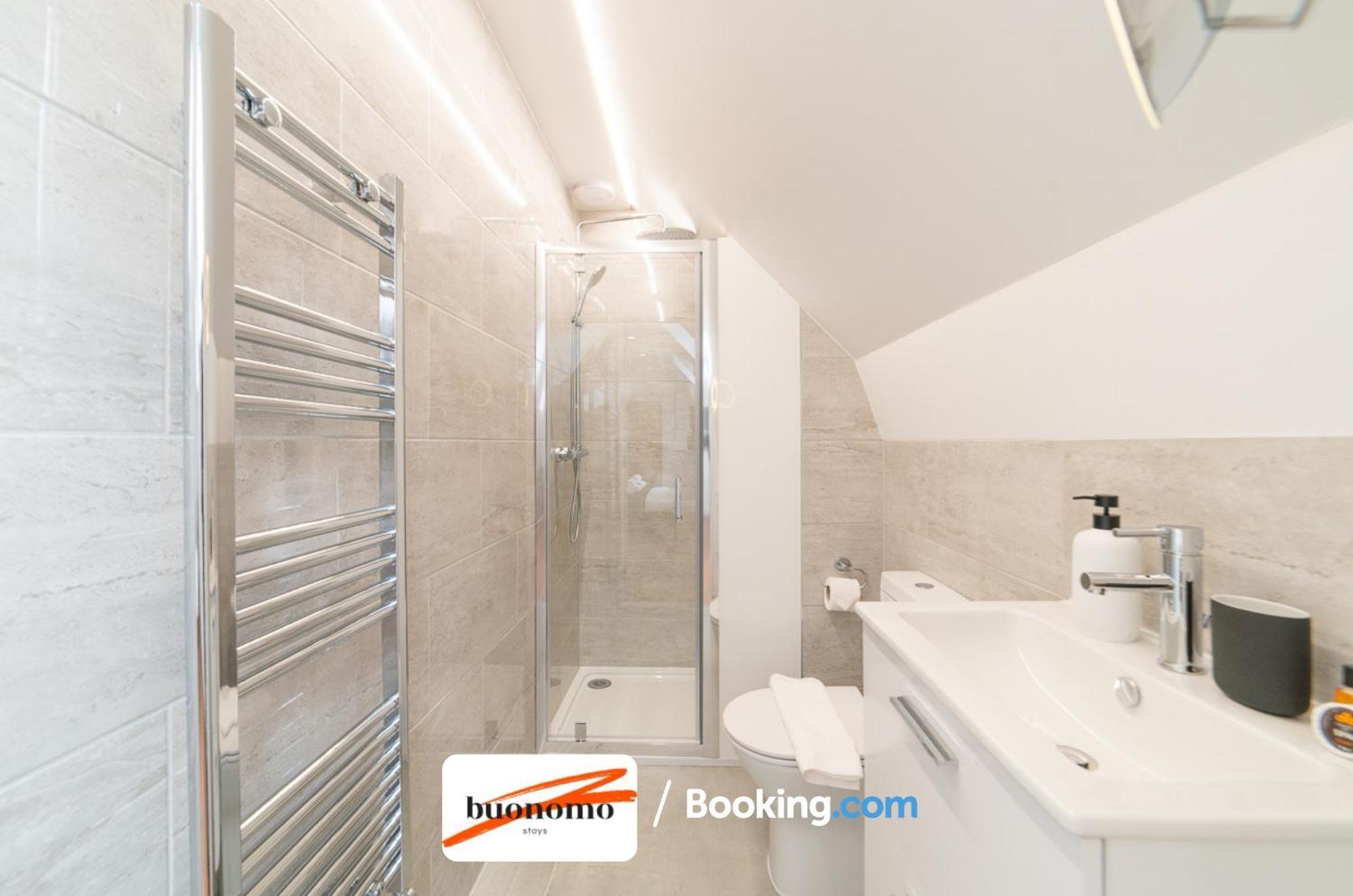 Two Bedroom Apartment At Buonomo Stays Short Lets & Serviced Accommodation ロンドン エクステリア 写真