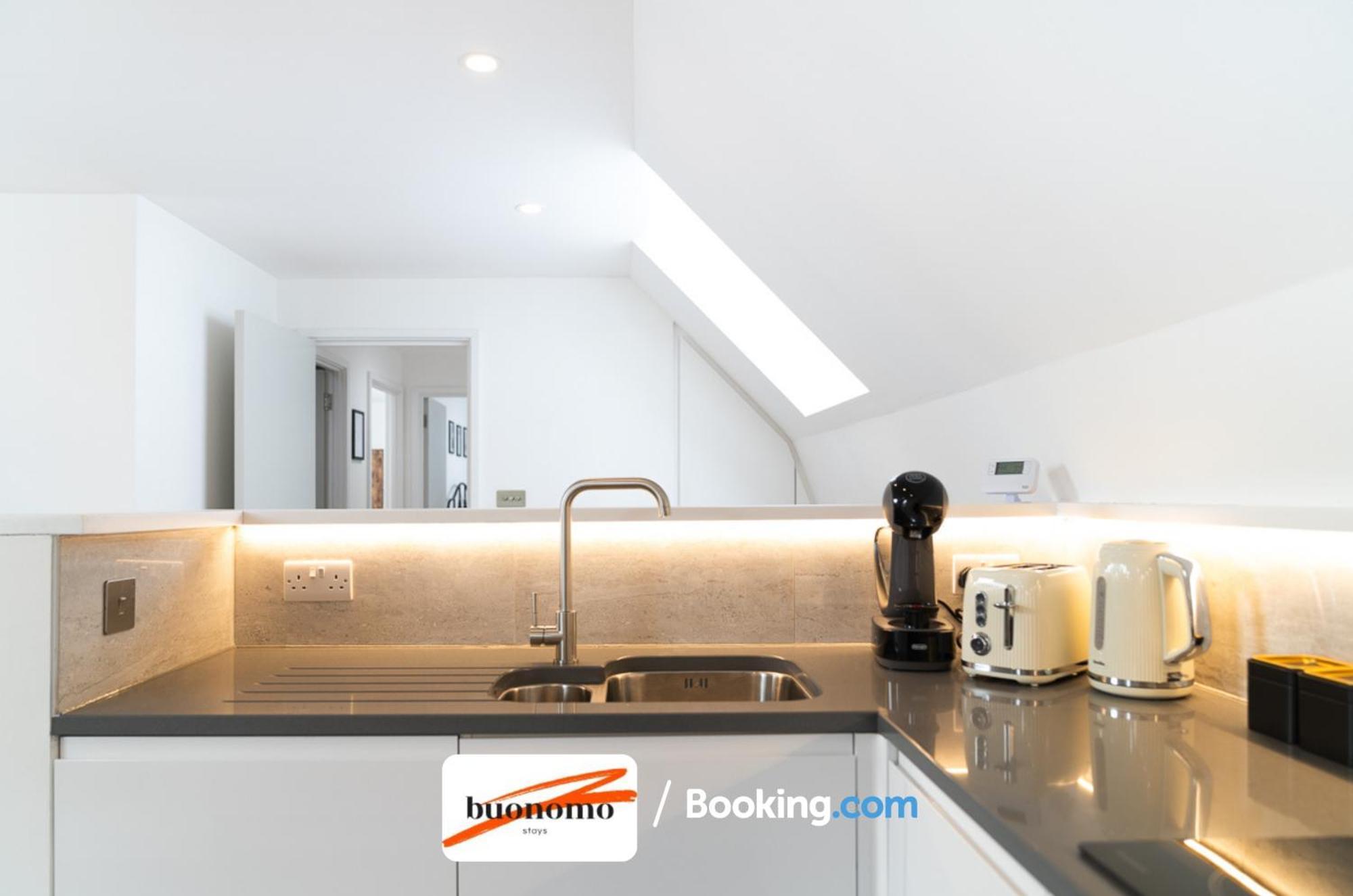 Two Bedroom Apartment At Buonomo Stays Short Lets & Serviced Accommodation ロンドン エクステリア 写真